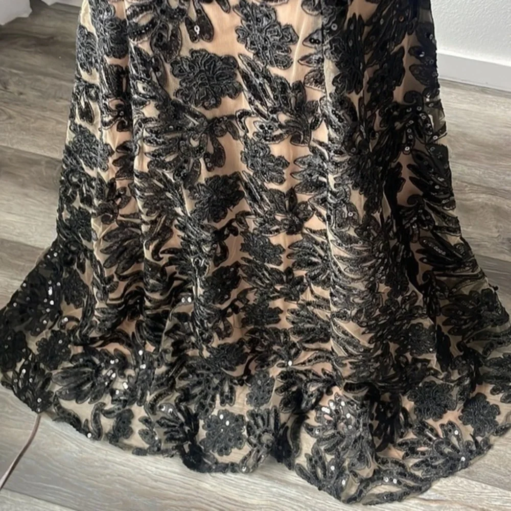 NWT Mia Paluzzi gown black sequin Floral  EXQUISITE! size 4